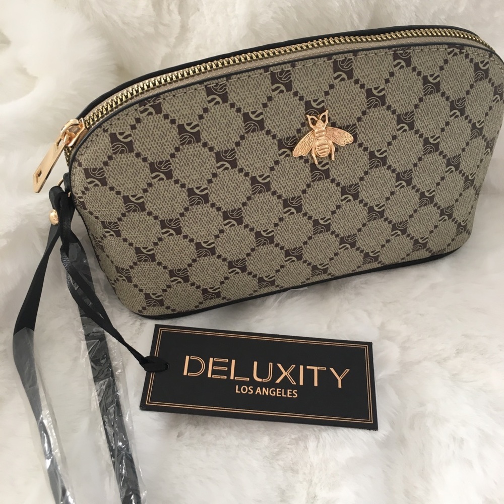 Deluxity Wristlet 🐝